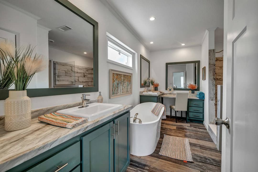 Titan extreme 3272c bathroom home features