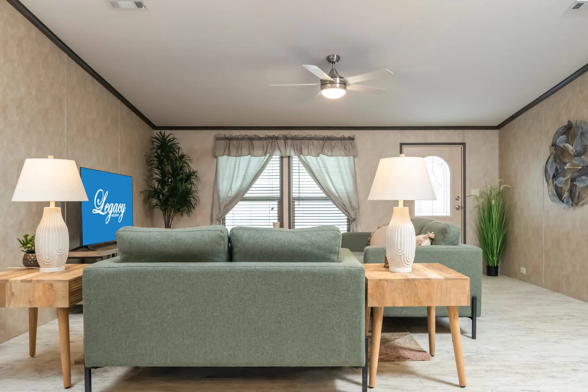 Classic c-3256-42b interior home features