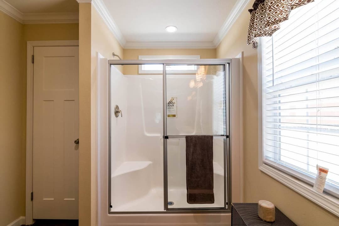 Titan extreme 3248e bathroom home features