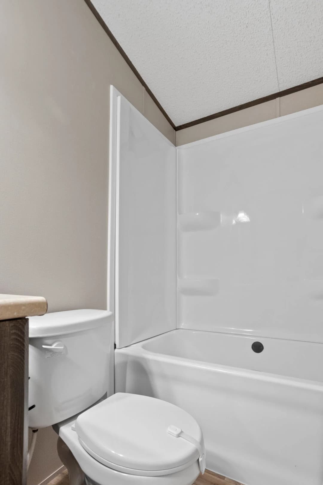 Classic c-1672-32c bathroom home features