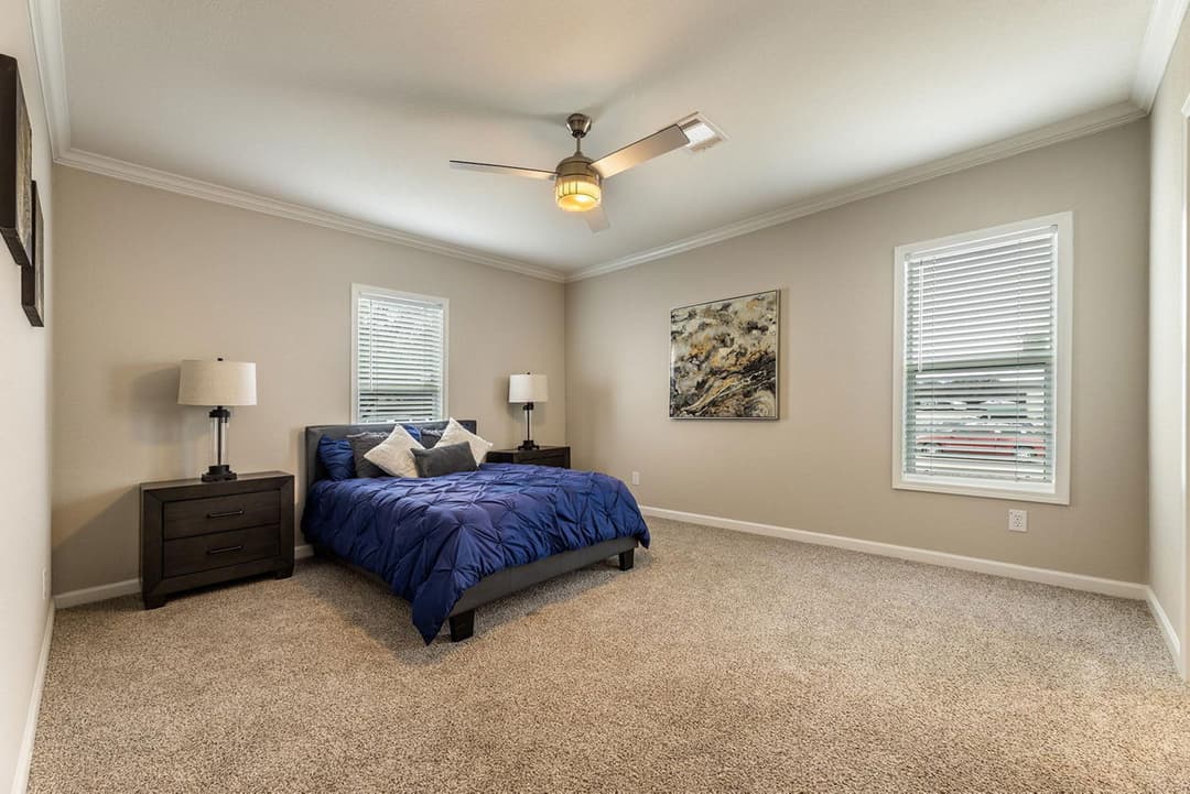 Innovation 3256h bedroom home features