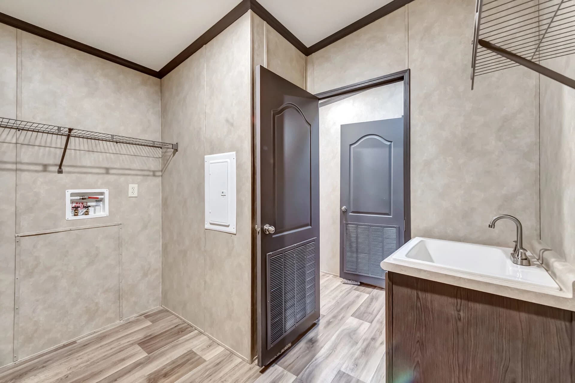 Classic c-3280-42.5b bathroom home features