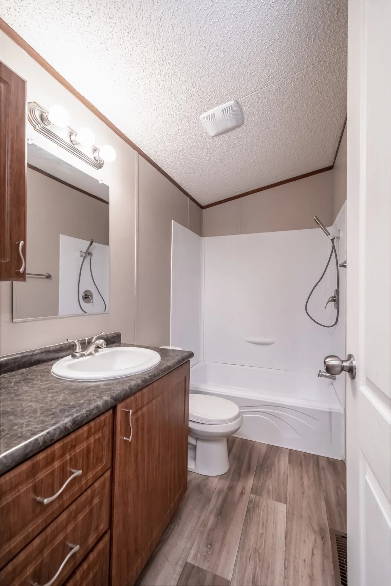 Classic c-1664-32c bathroom home features