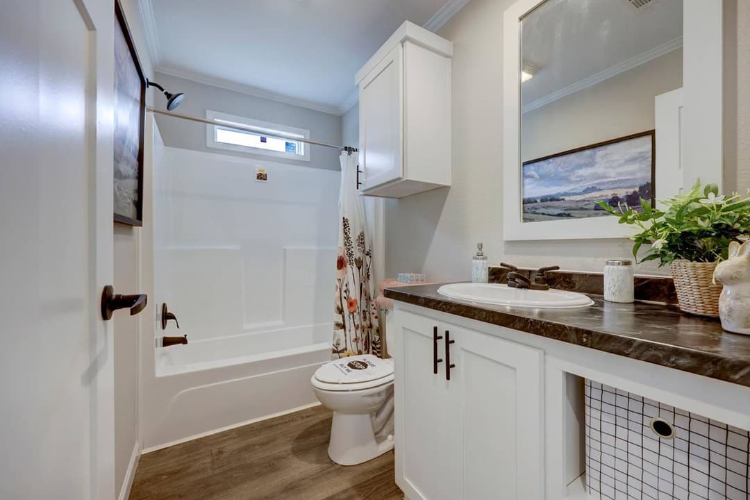 Titan extreme 2864h bathroom home features