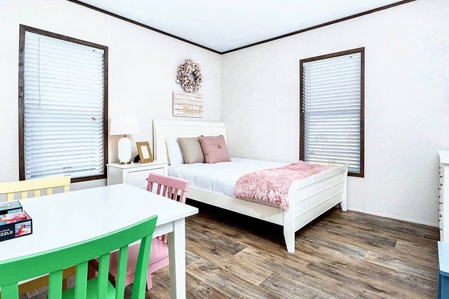 The big steve bedroom home features