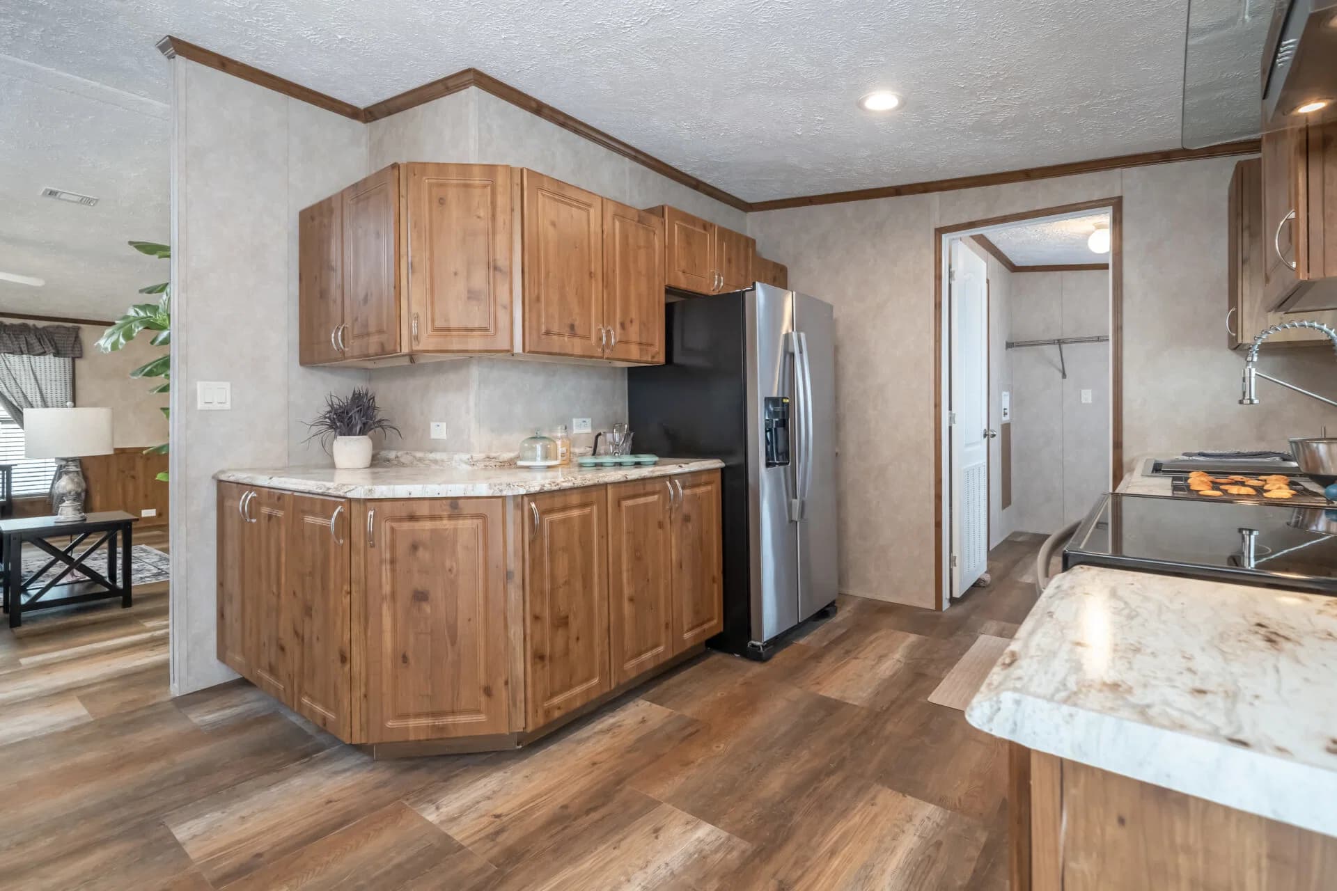 Classic c-3248-32b kitchen home features