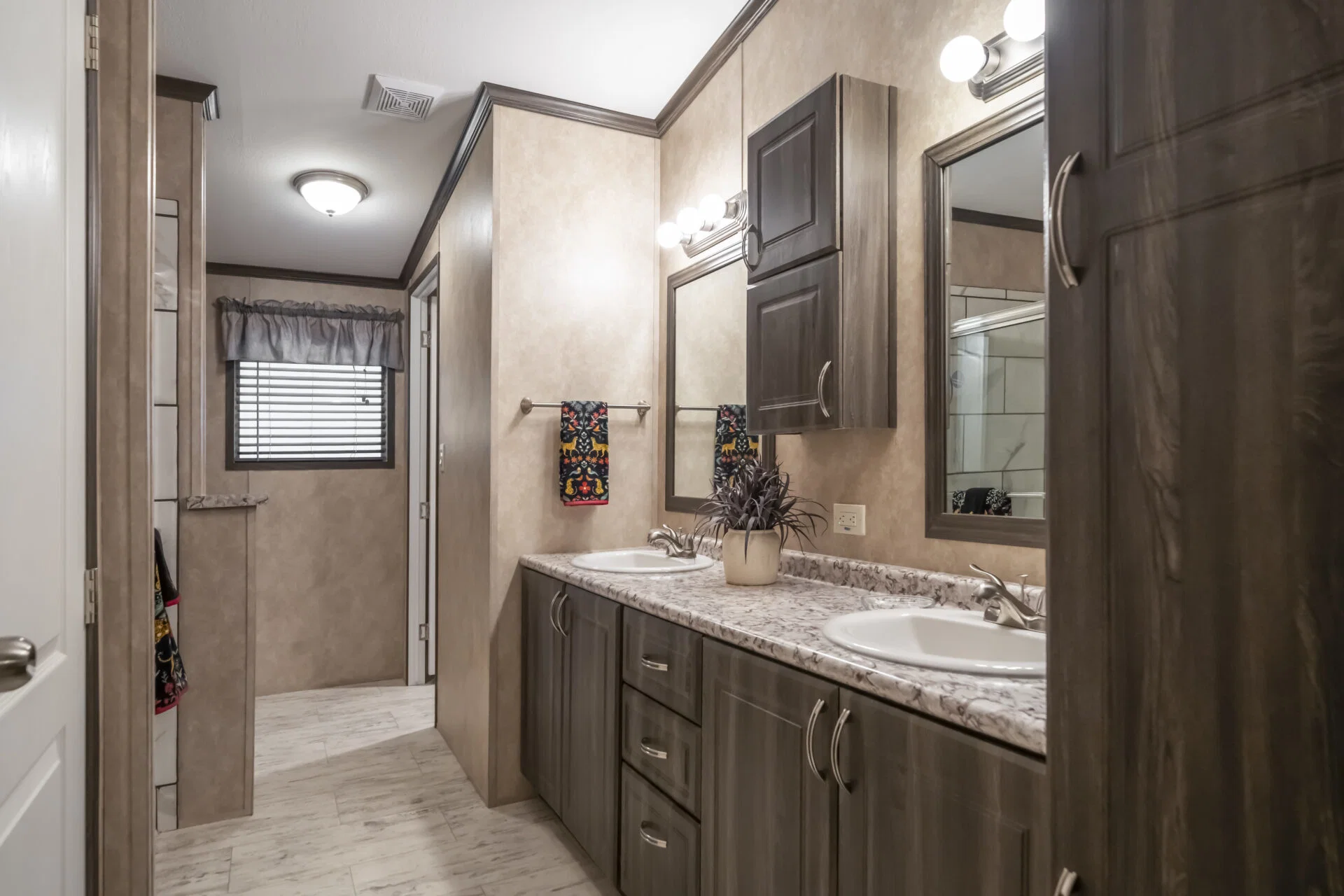 Classic c-3256-42b bathroom home features