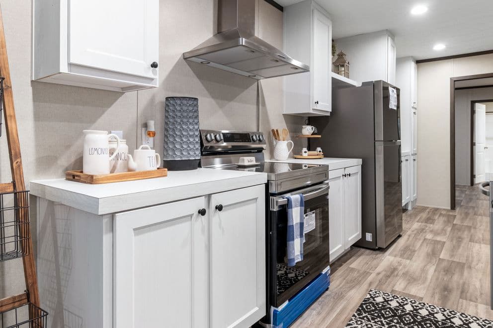 Colossal kitchen home features