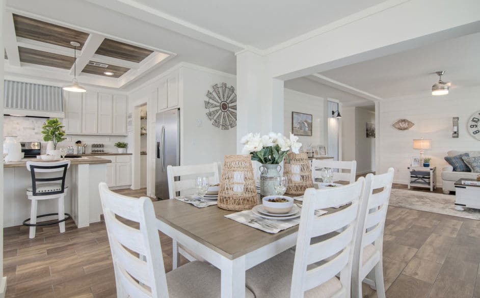 Pearl 6380 interior home features