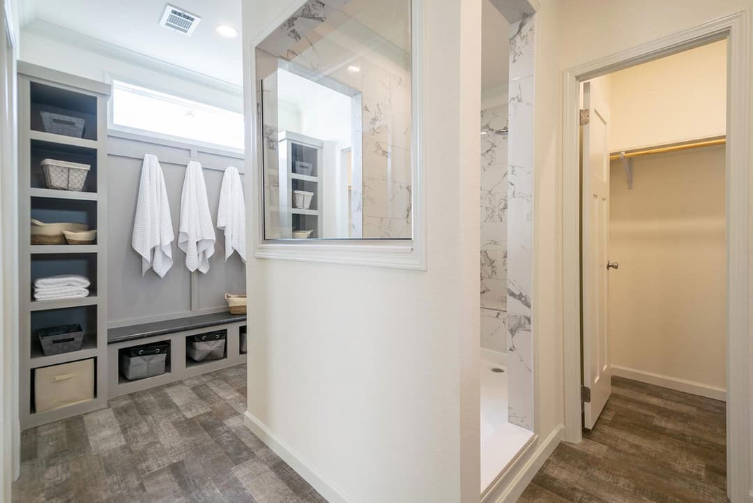 Innovation 3268c bathroom home features