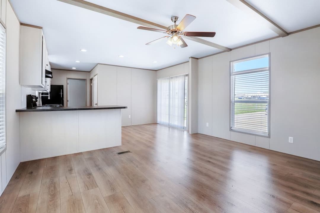 Anniversary 16602a interior home features