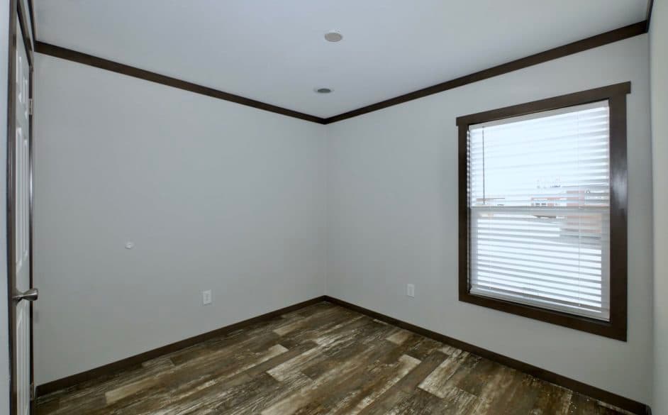 Marquise d72e bedroom home features