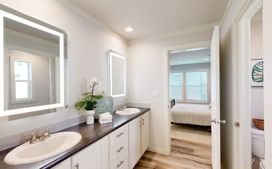 Emerald r48f bathroom home features