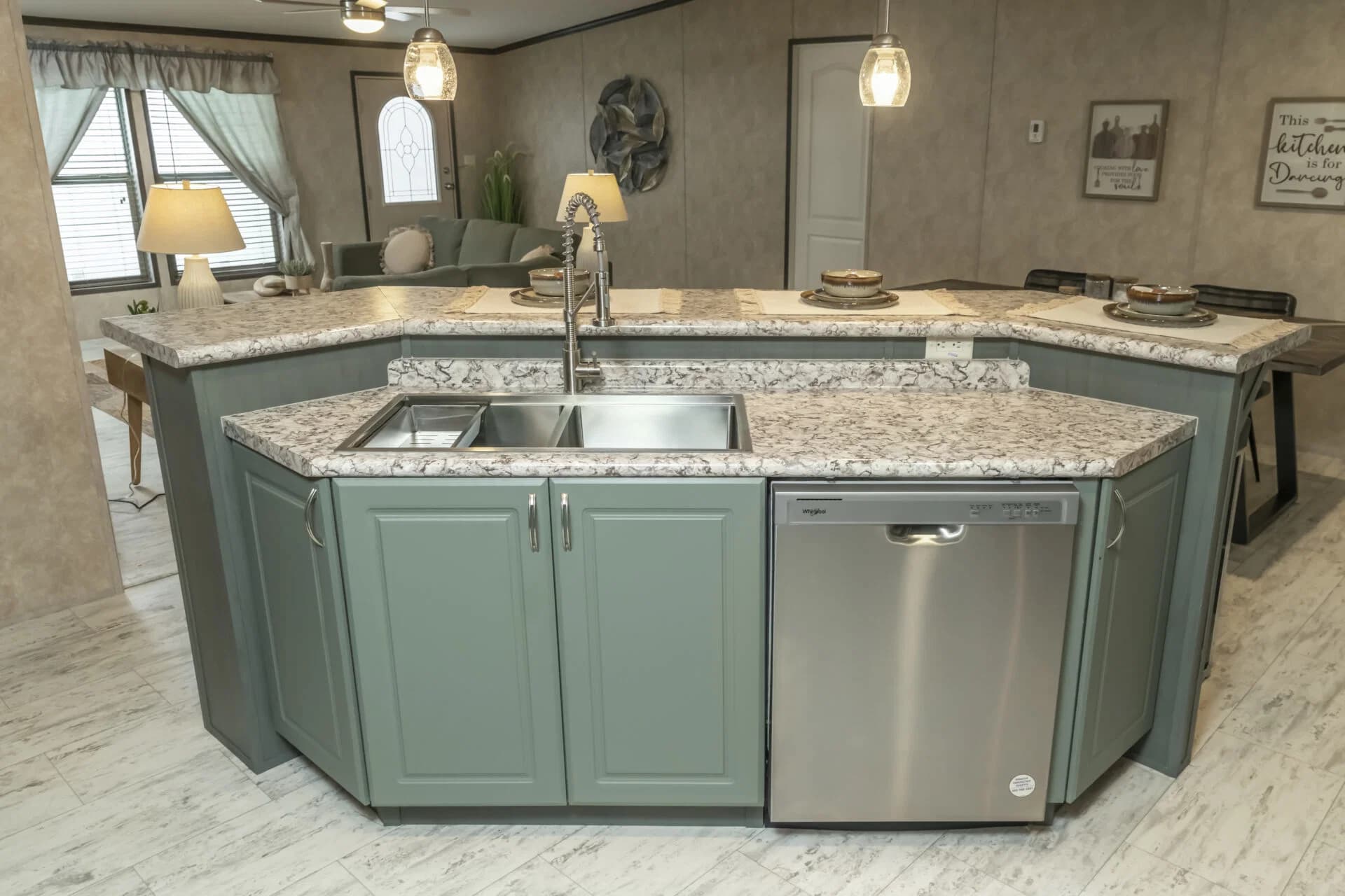 Classic c-3256-42b kitchen home features
