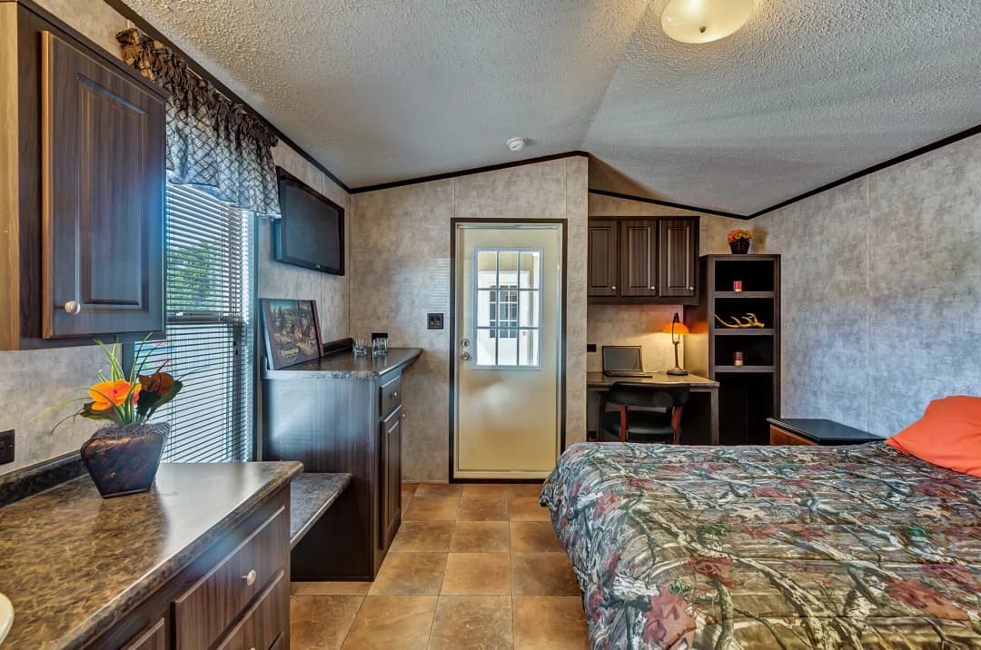 Select s-1240-22a bedroom home features