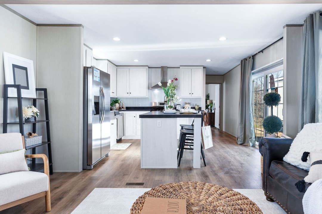 Anniversary 16763i interior home features