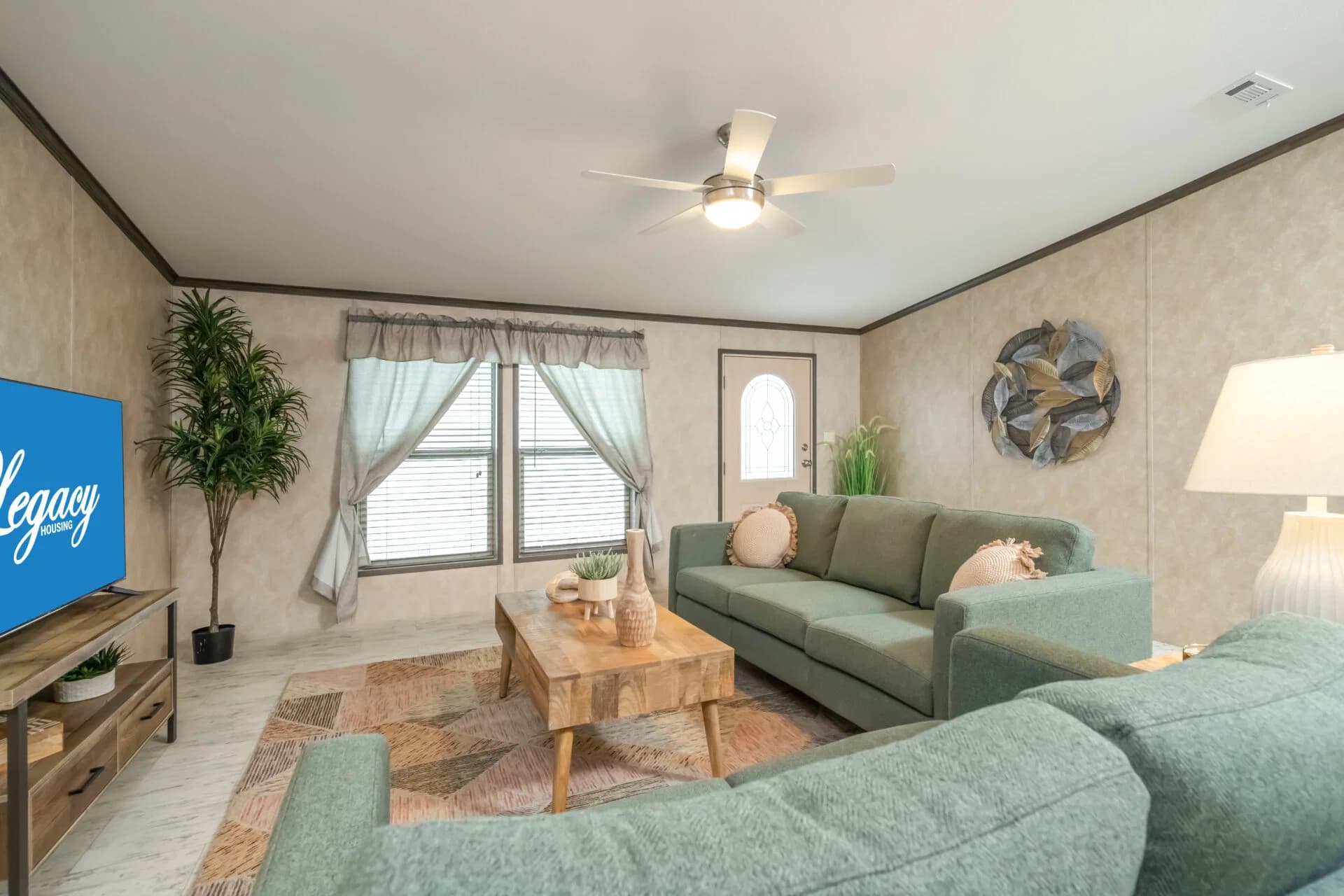Classic c-3256-42b interior home features
