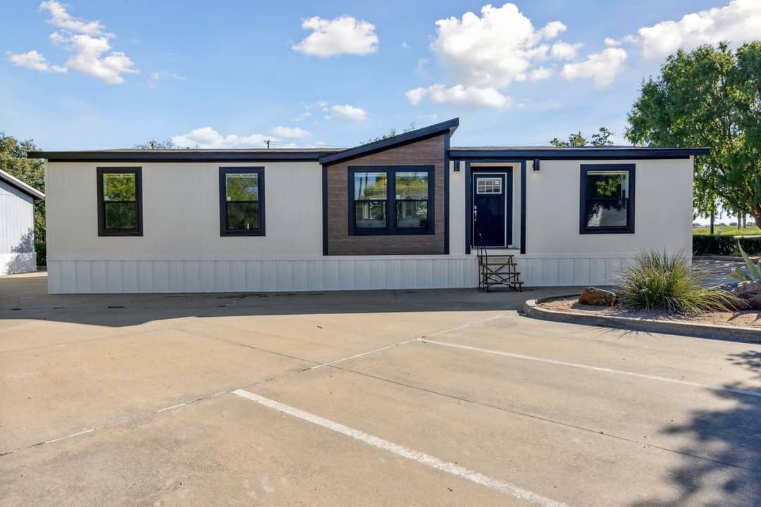 Kritzer 110 exterior home features