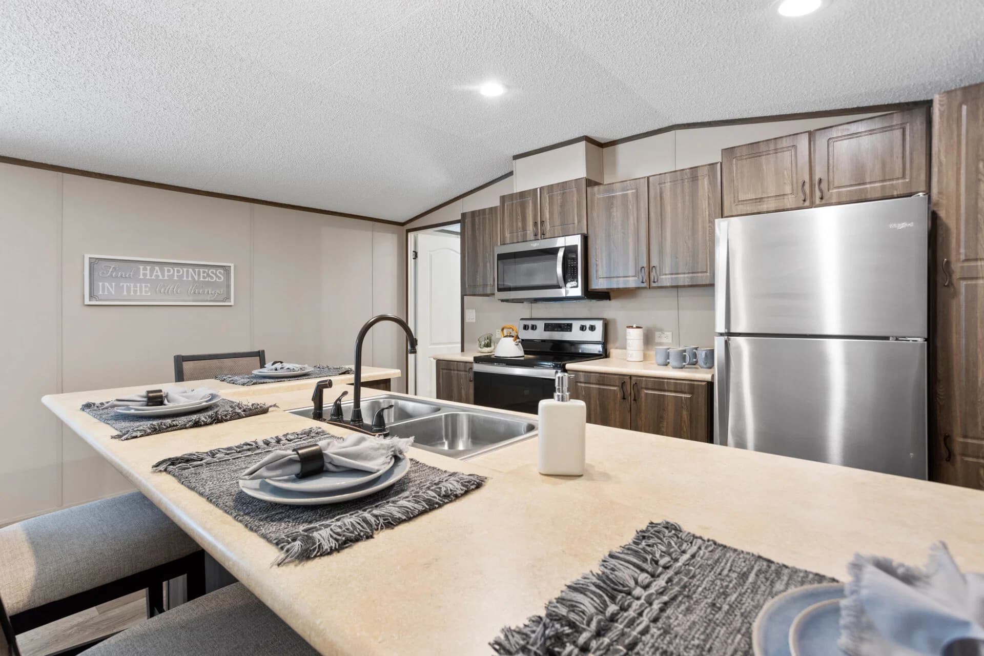 Classic c-1672-32c kitchen home features