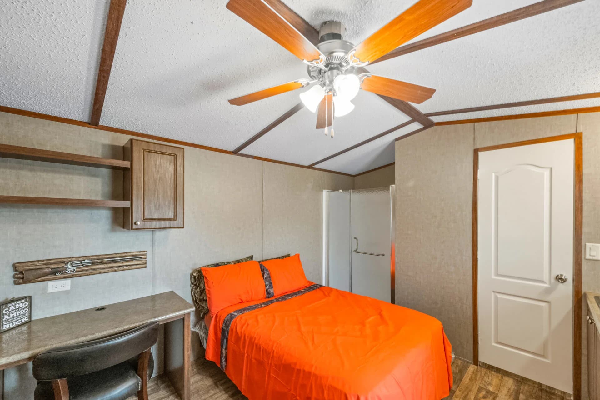 Select s-1234-32a bedroom home features