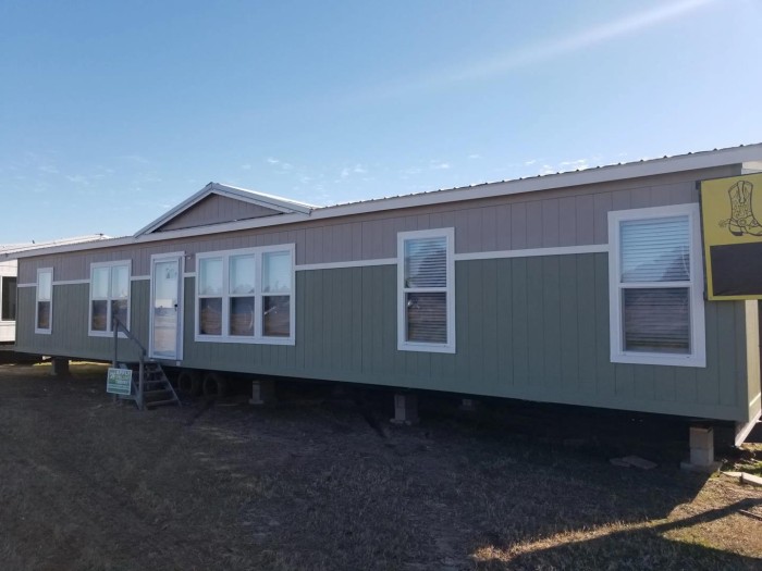Mobile Home for Sale Big Steve2 scaled 1 700x525
